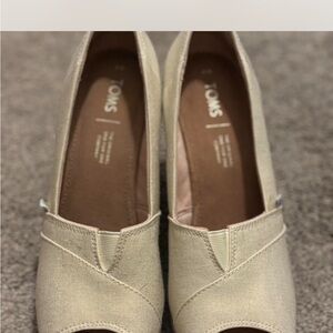 TOMS Women's Beige Canvas Wedge Slip-Ons